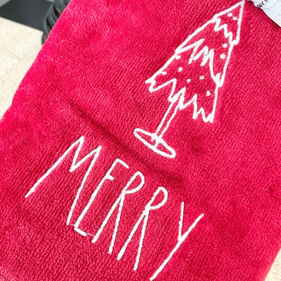 🆕Rae Dunn Set of 2 MERRY Christmas Tree Bathroom Hand Towels - Picture 2 of 5